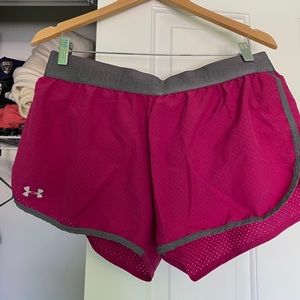 UNDER ARMOUR MESH PINK RUNNING SHORTS